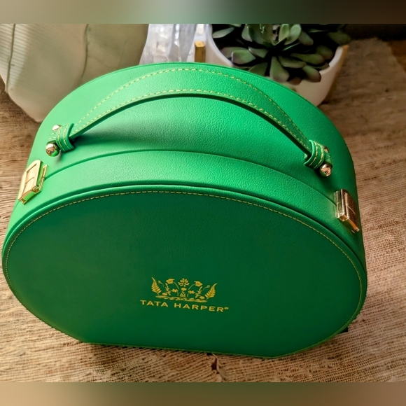 Tata Harper Travel Vanity Case with Towelette and Bandana NEW - Picture 1 of 10